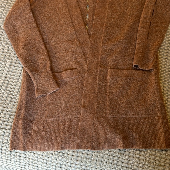 Banana Republic Rust Cardigan w/Pockets and cutout detail back & sleeves Medium - Picture 4 of 5